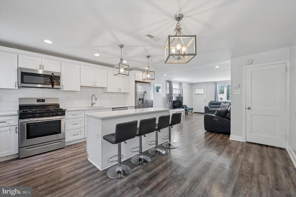 124 S Academy Ave