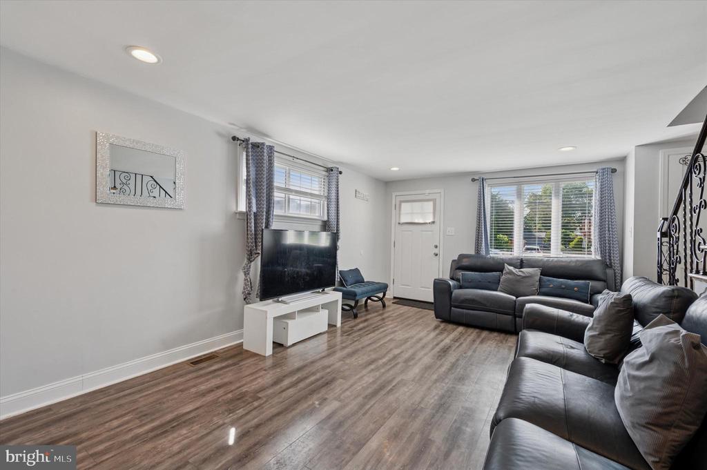 124 S Academy Ave
