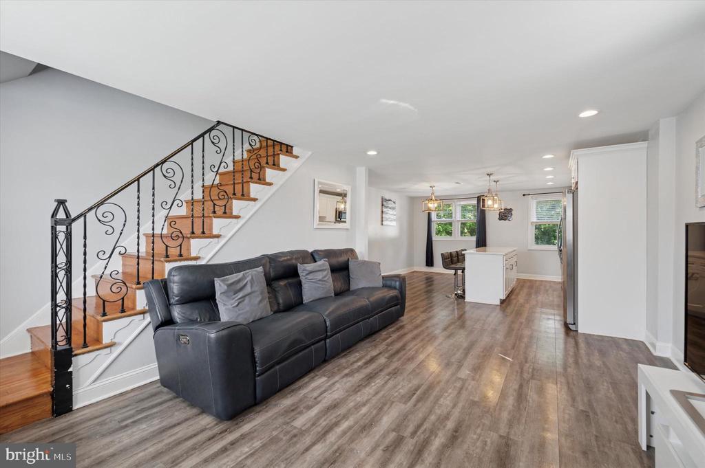 124 S Academy Ave