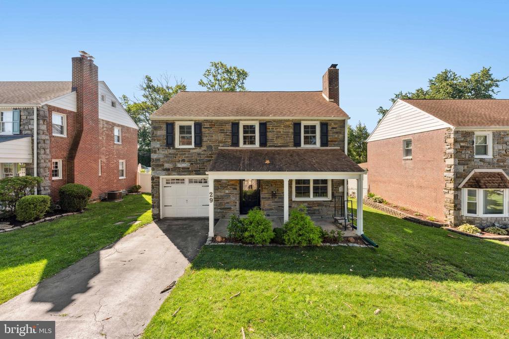 29 Schoolhouse Ln