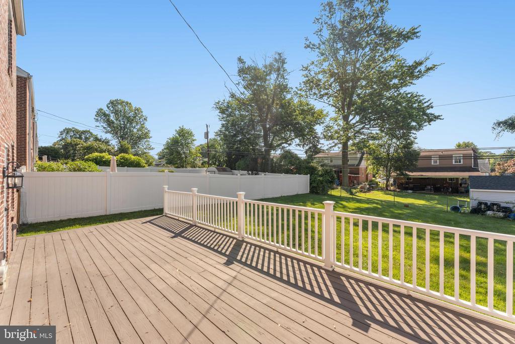 29 Schoolhouse Ln
