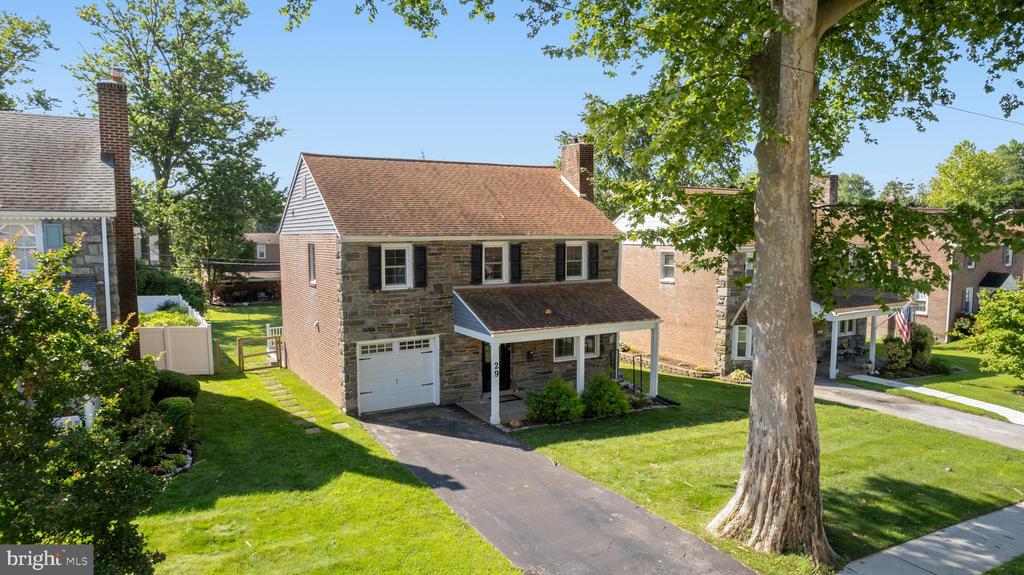 29 Schoolhouse Ln