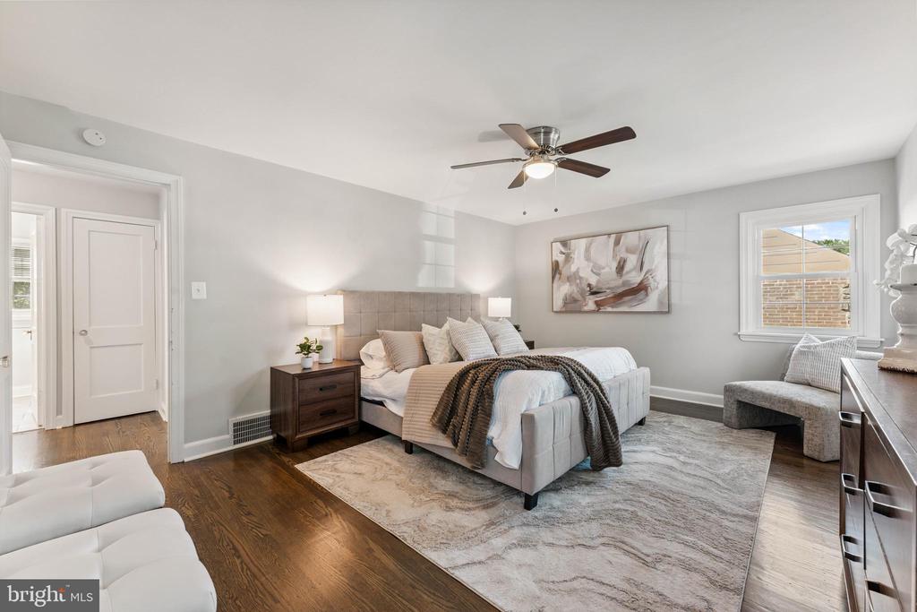 29 Schoolhouse Ln