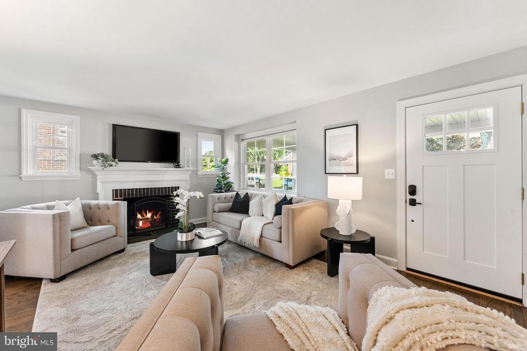 29 Schoolhouse Ln