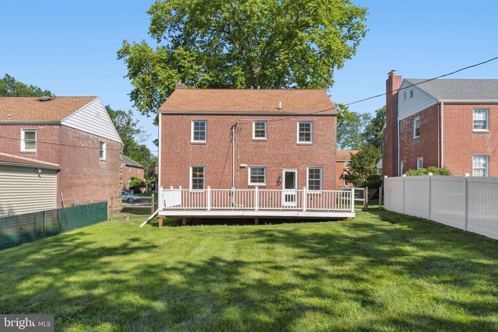 29 Schoolhouse Ln