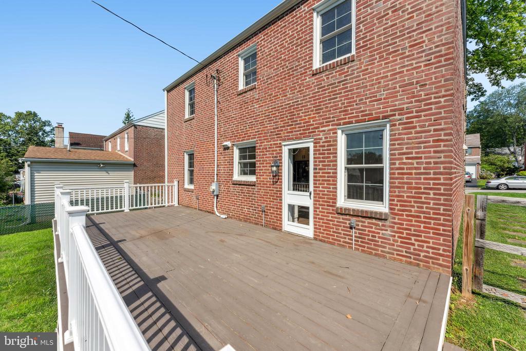 29 Schoolhouse Ln