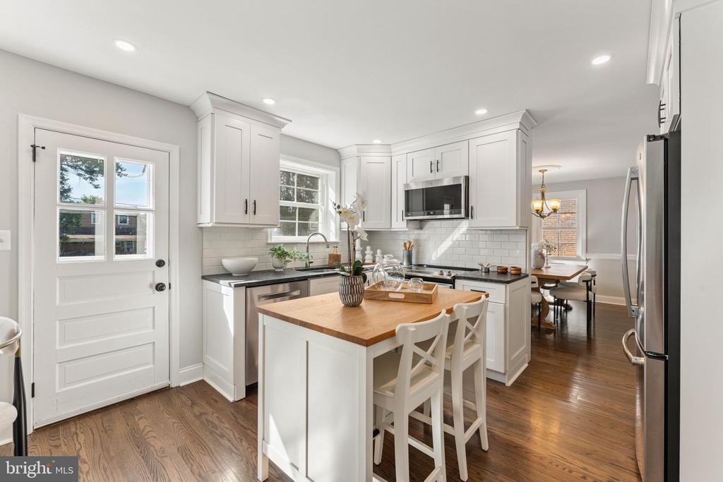 29 Schoolhouse Ln