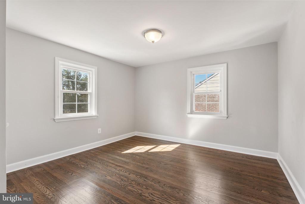 29 Schoolhouse Ln