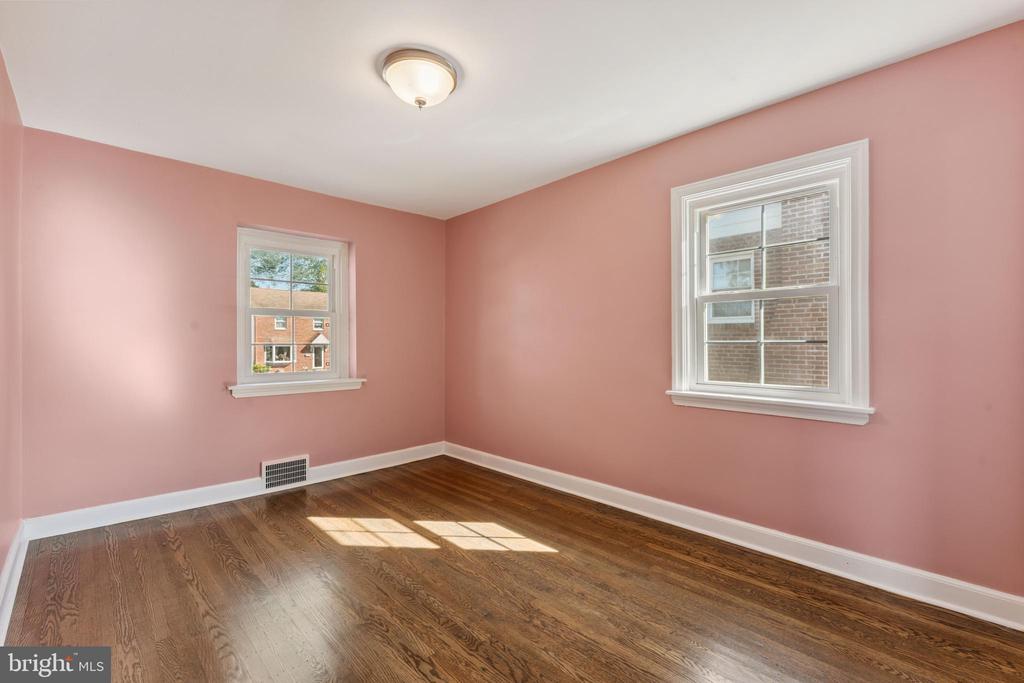 29 Schoolhouse Ln
