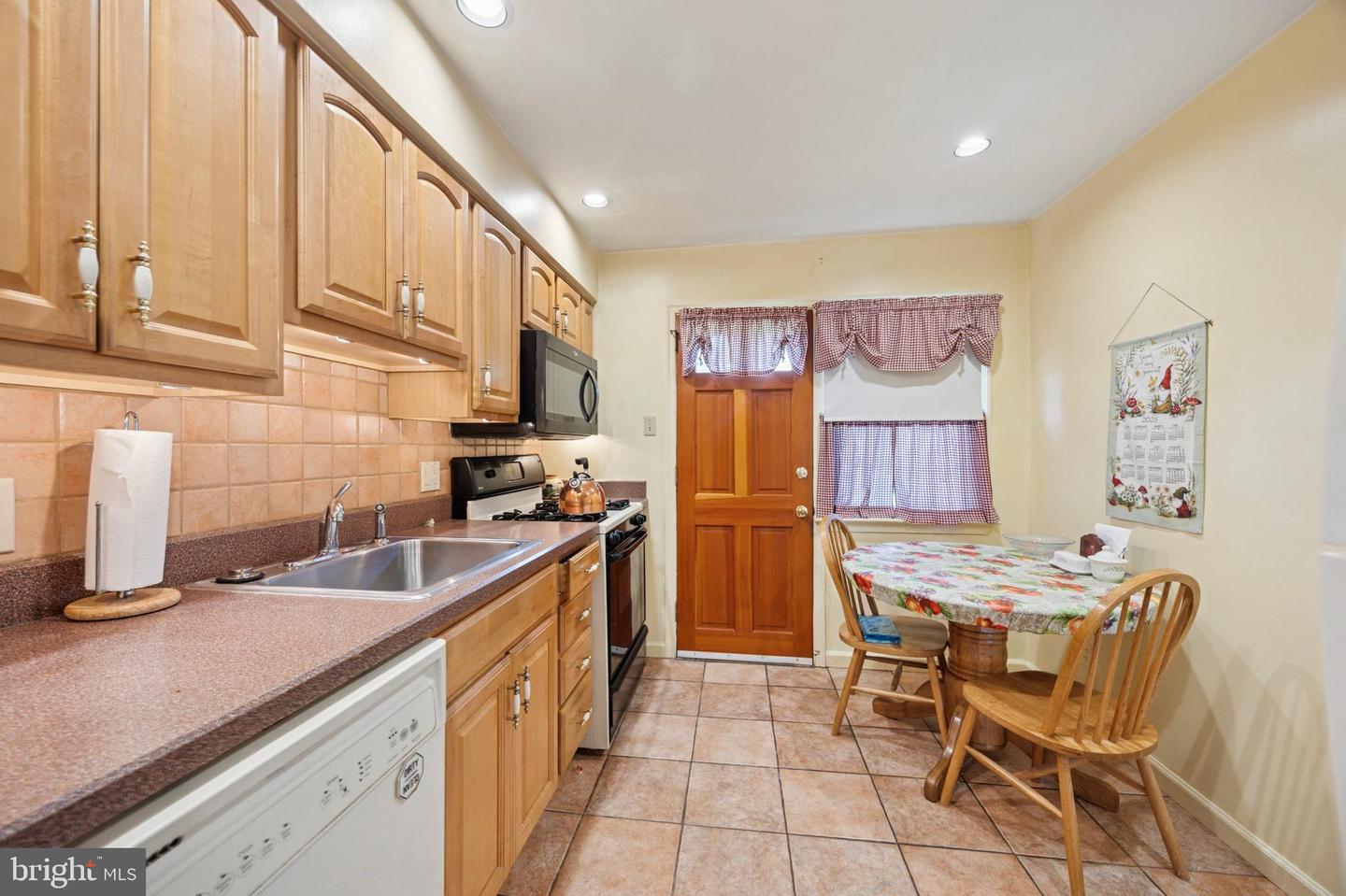 214 Edgehill Dr