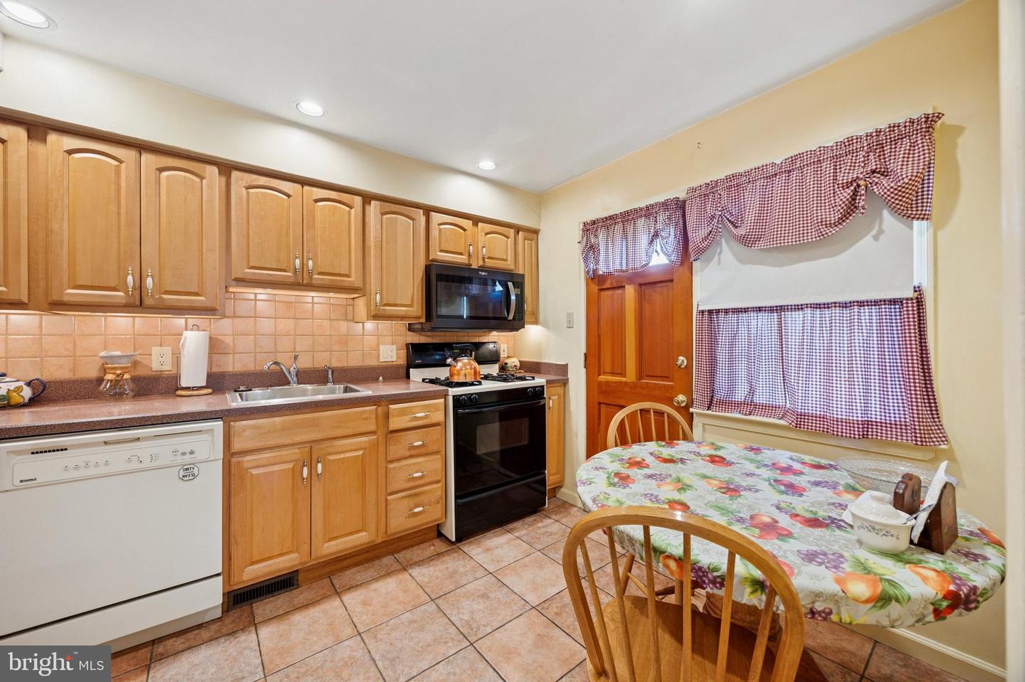 214 Edgehill Dr
