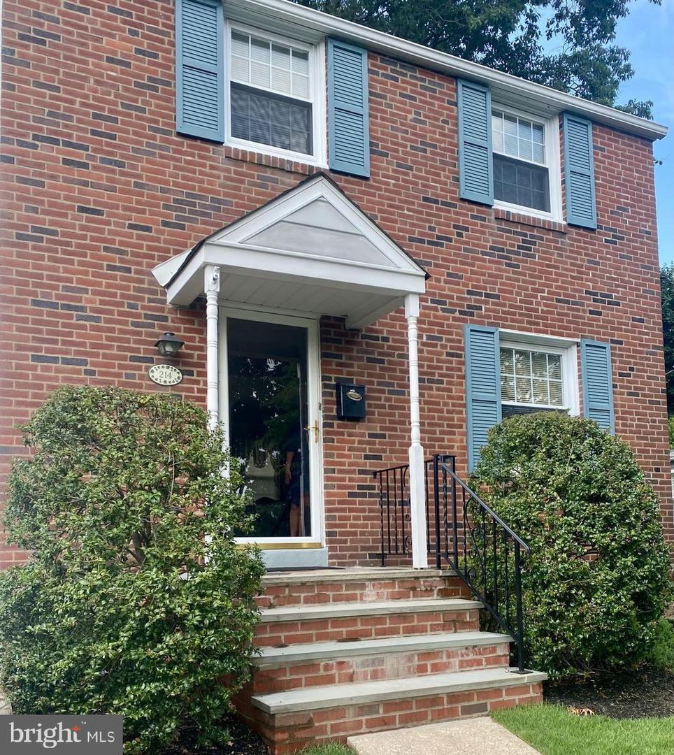 214 Edgehill Dr