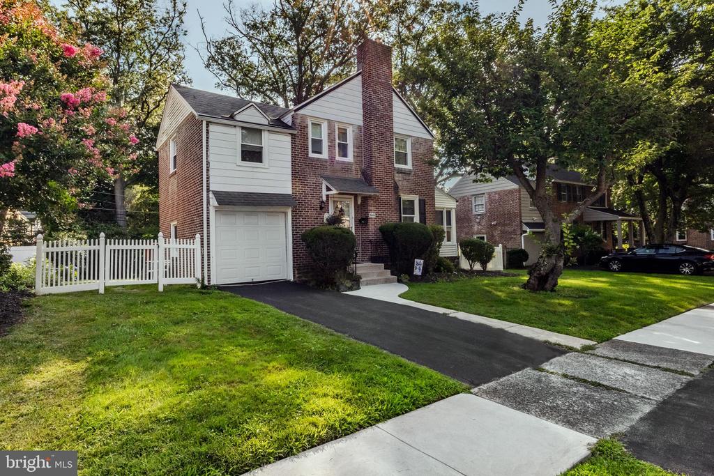 2605 Woodleigh Rd