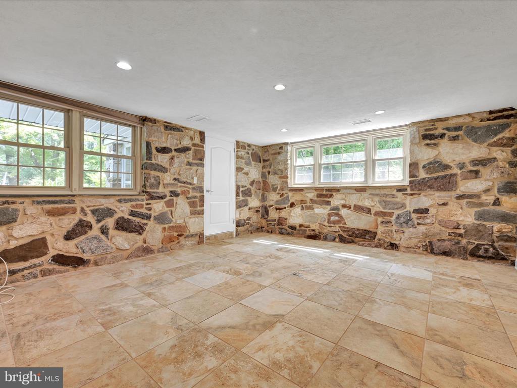 101 WOODED LANE