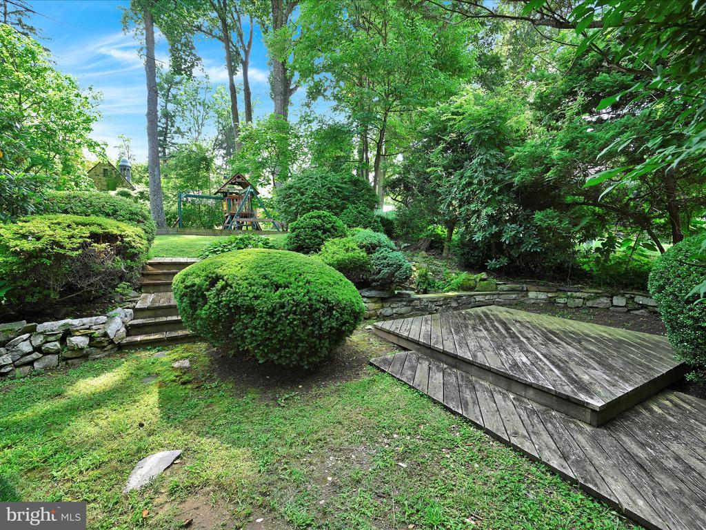 101 WOODED LANE