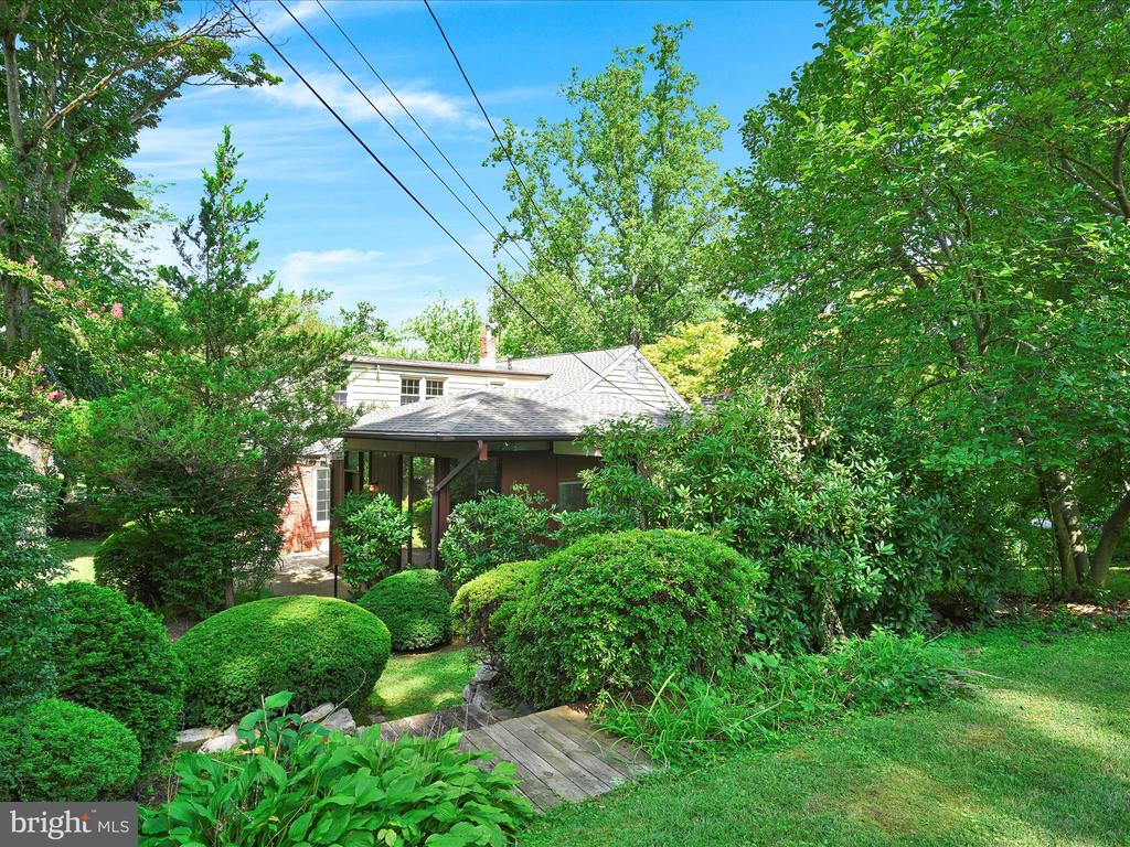 101 WOODED LANE