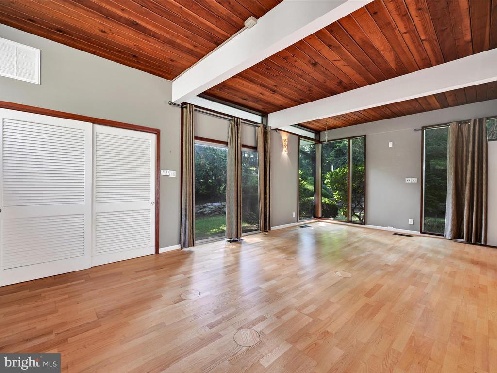 101 WOODED LANE