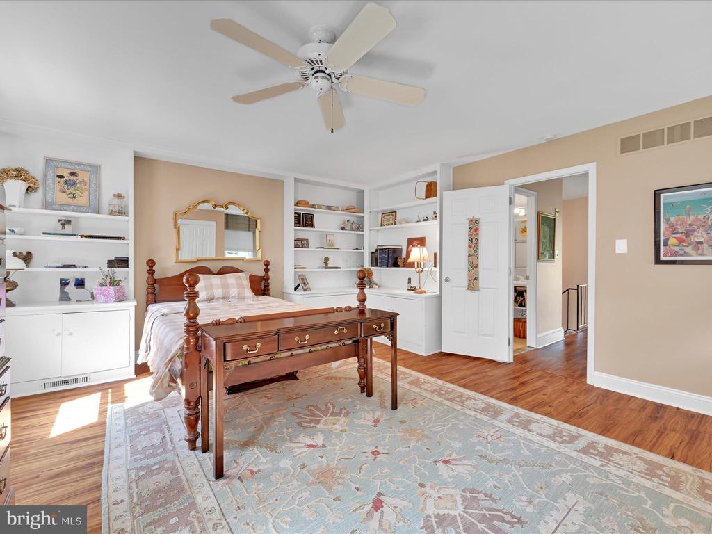 53 PARKRIDGE DRIVE 53