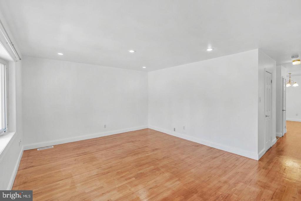 643 SAINT ANTHONY LN