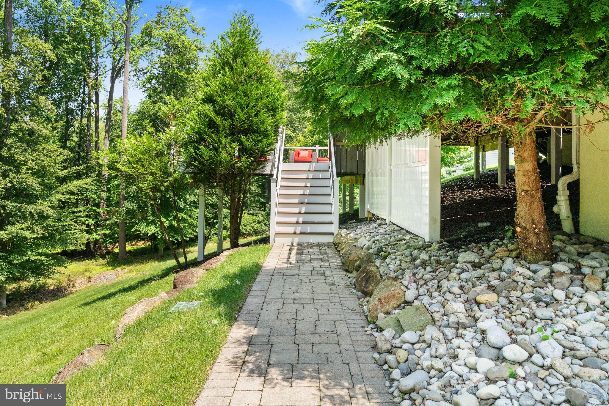 3917 WOODLAND DRIVE