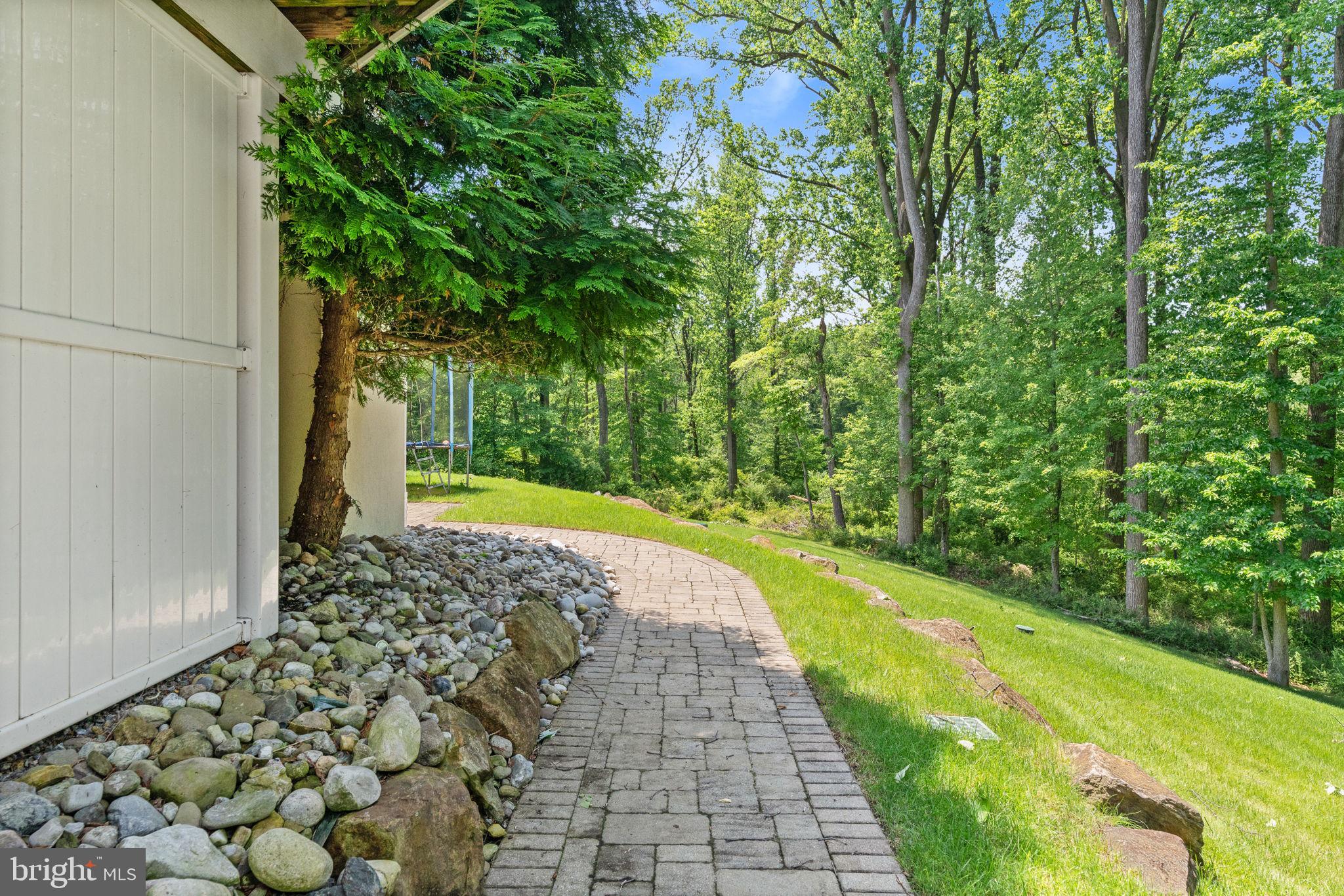 3917 WOODLAND DRIVE