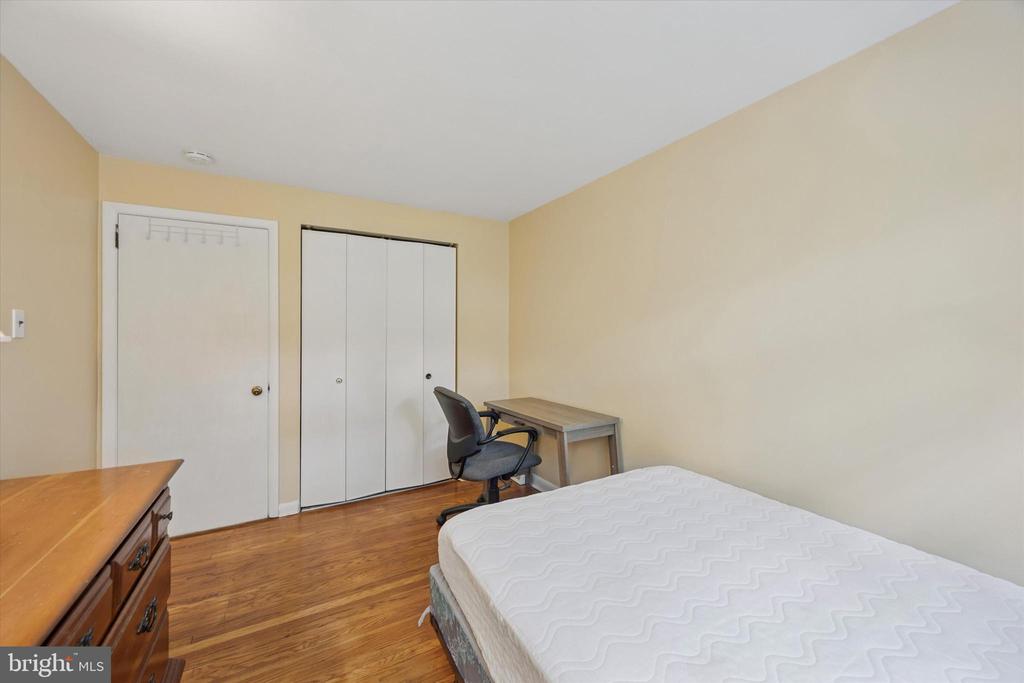 2115 RAVENWOOD ROAD