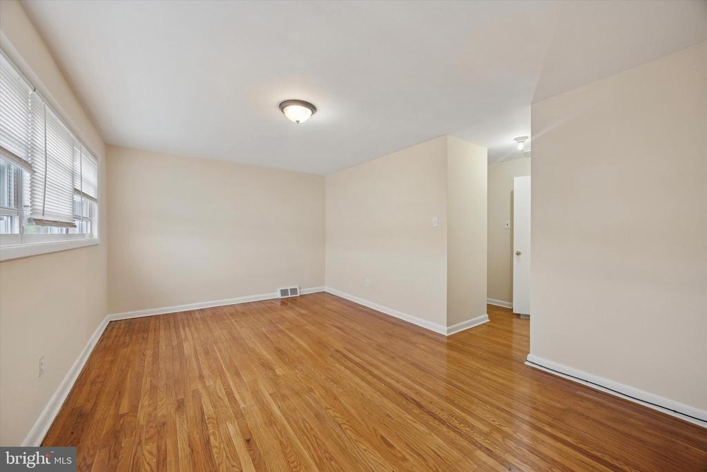 2115 RAVENWOOD ROAD