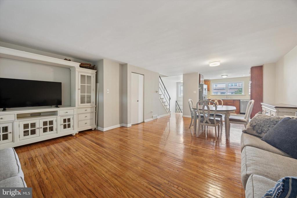 2115 RAVENWOOD ROAD