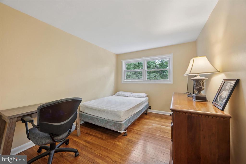2115 RAVENWOOD ROAD