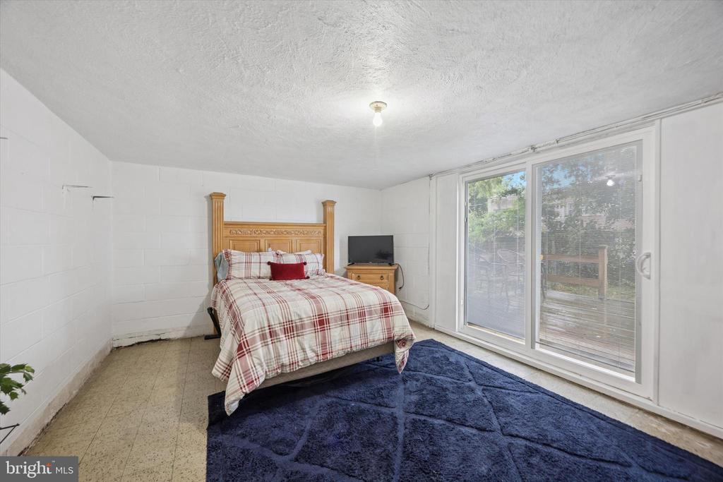 2115 RAVENWOOD ROAD