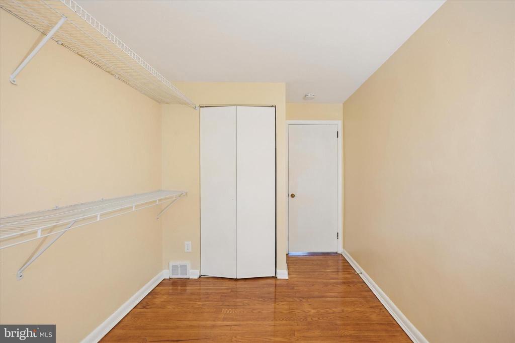 2115 RAVENWOOD ROAD