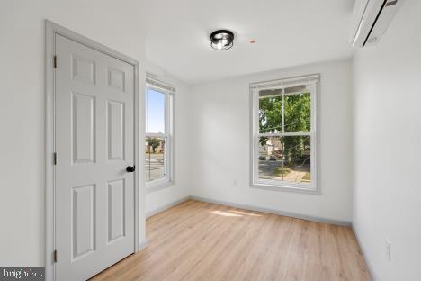 9 W HINCKLEY AVENUE 1