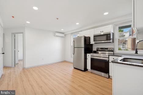 9 W HINCKLEY AVENUE 2