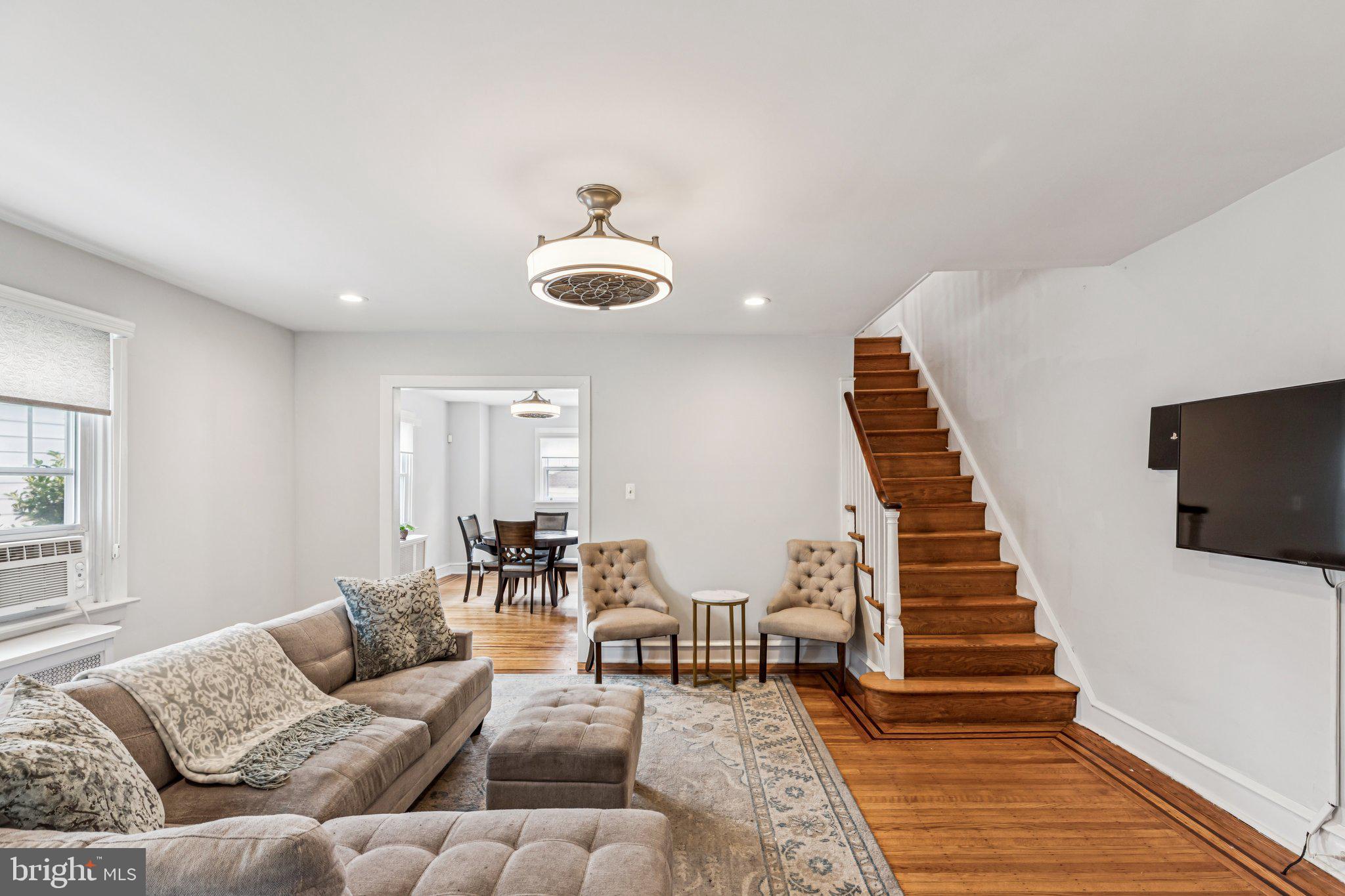 92 W PLUMSTEAD AVENUE