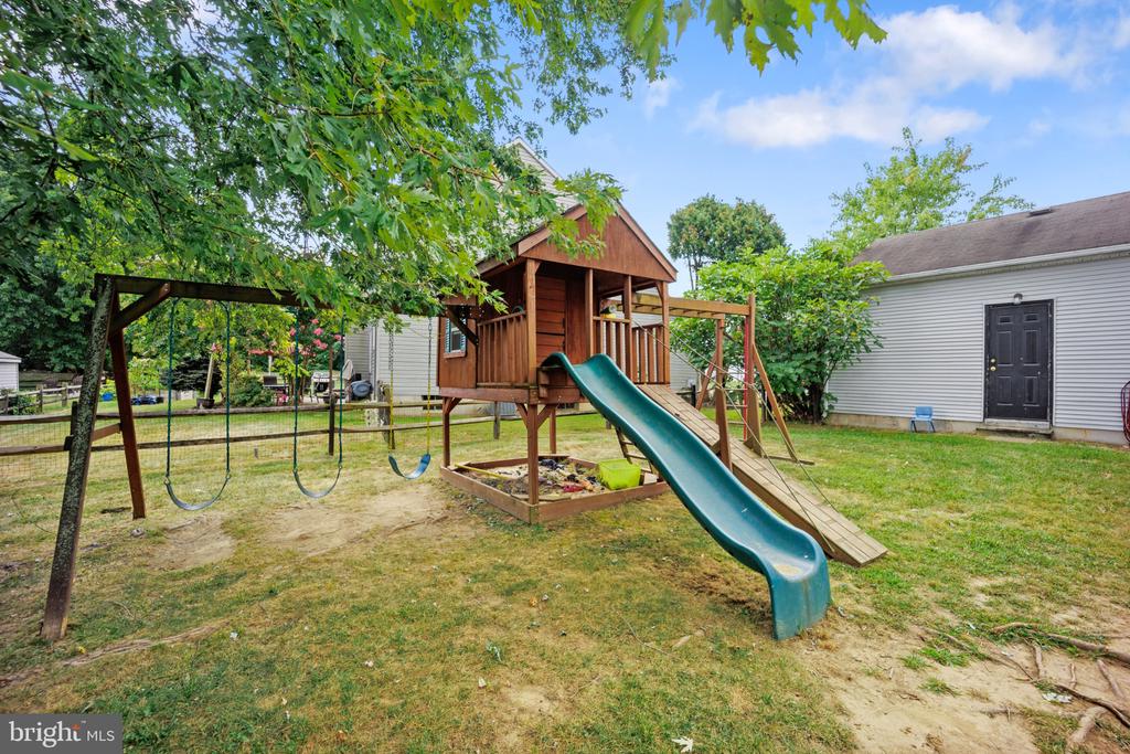 107 ROMAINE WAY