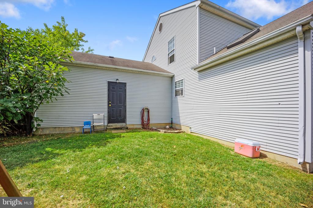 107 ROMAINE WAY