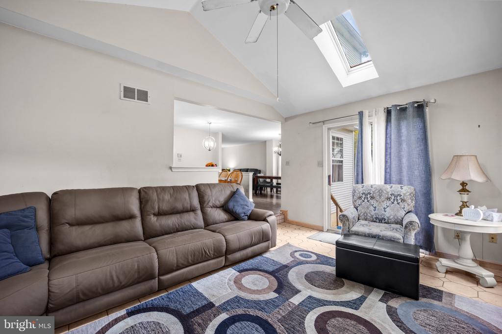 107 ROMAINE WAY