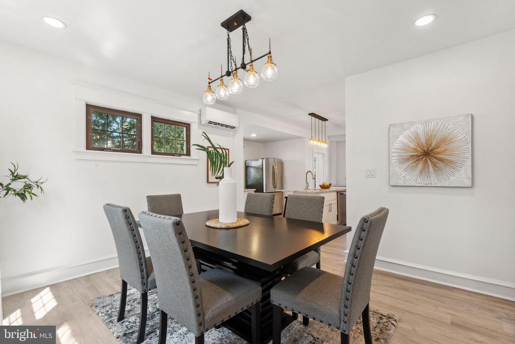 2418 ROSEWOOD LANE