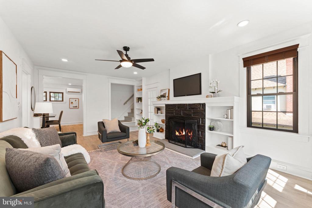 2418 ROSEWOOD LANE