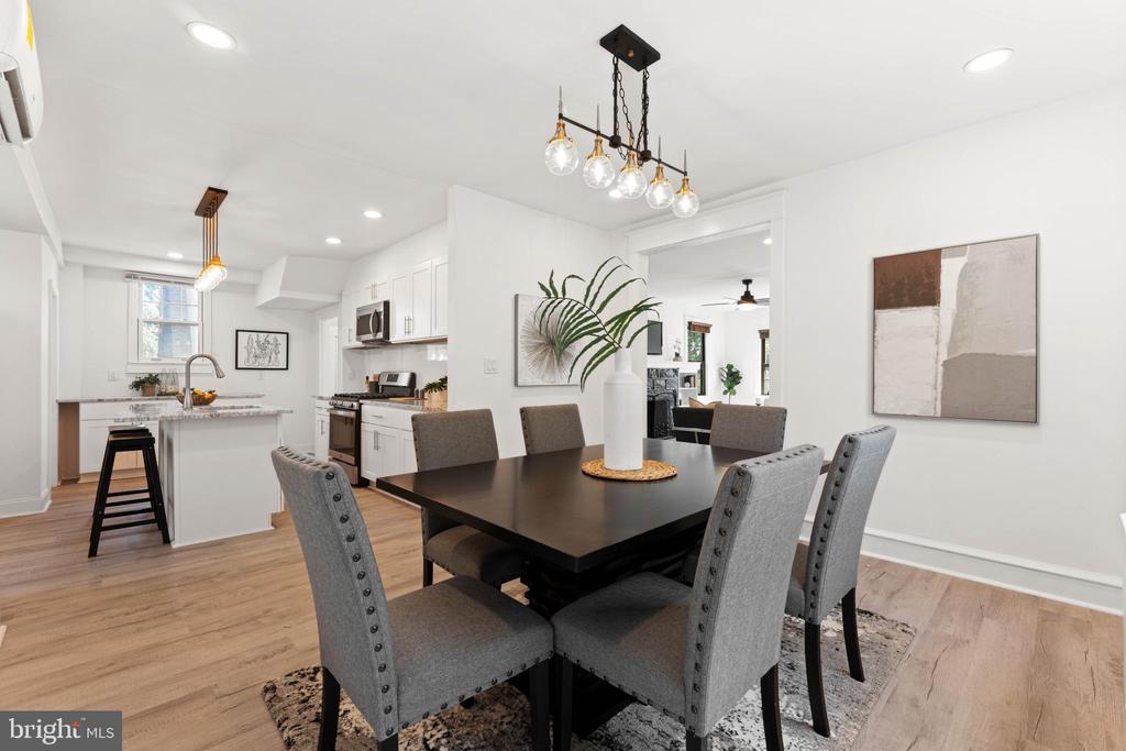 2418 ROSEWOOD LANE