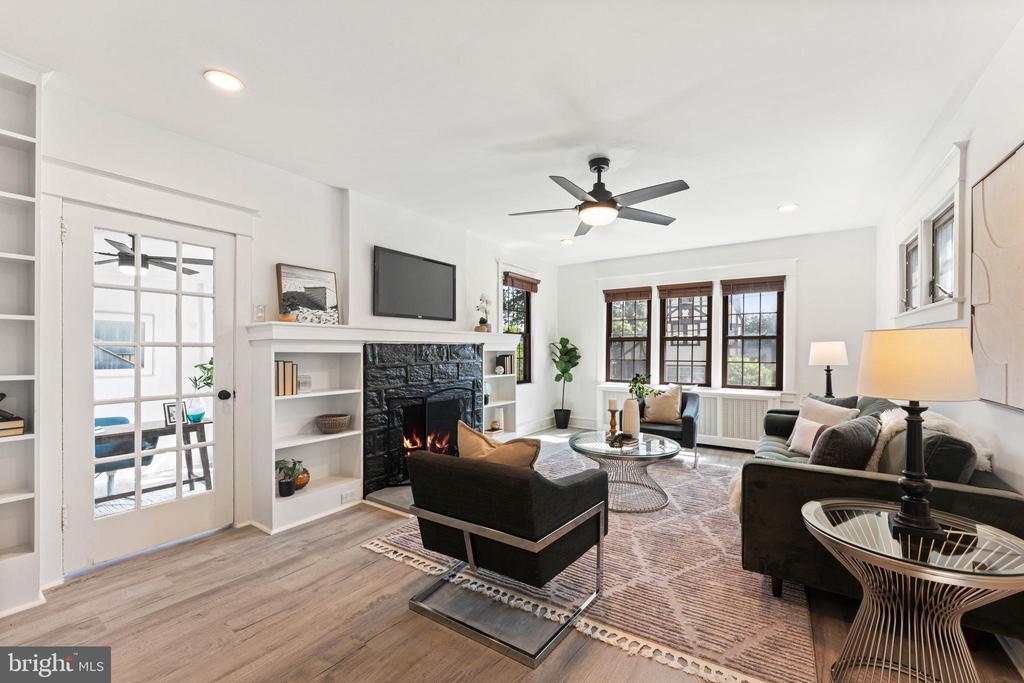 2418 ROSEWOOD LANE