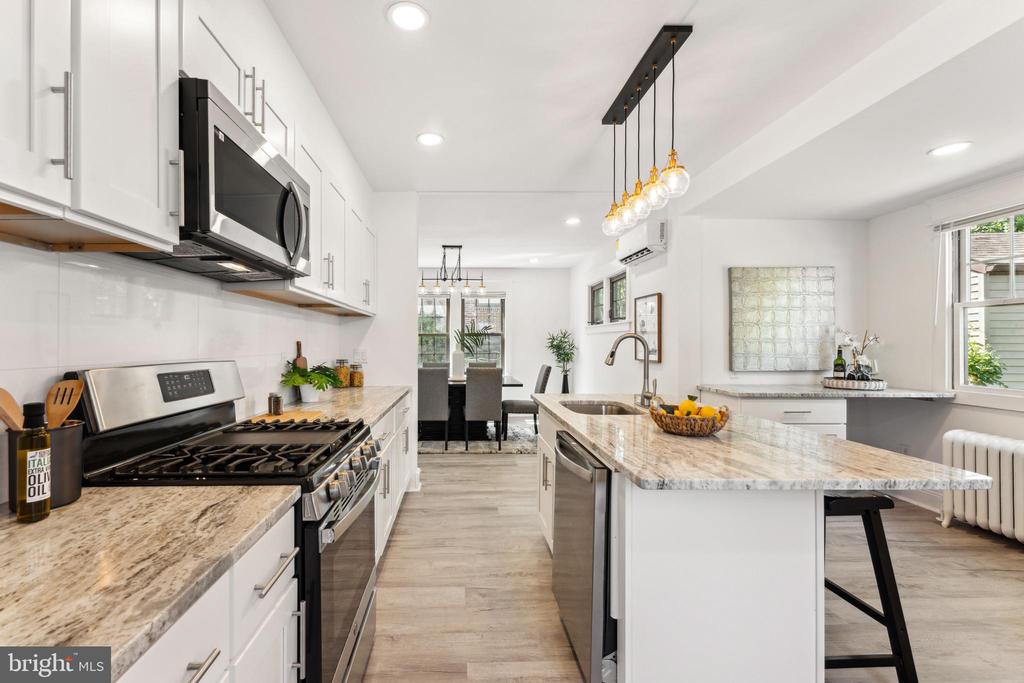 2418 ROSEWOOD LANE