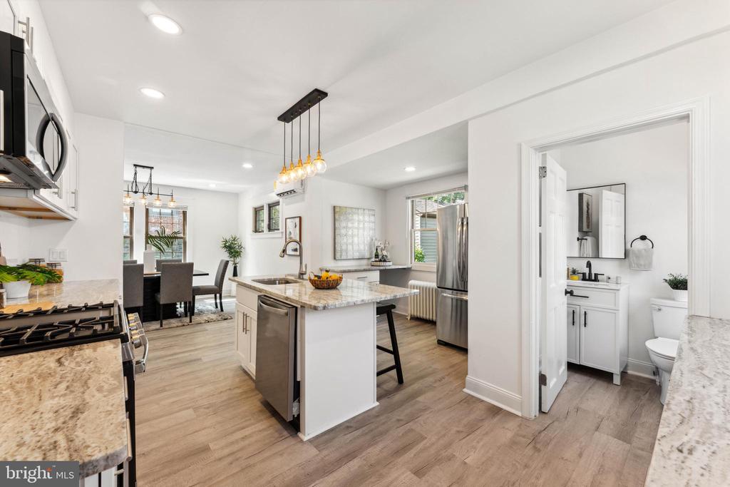 2418 ROSEWOOD LANE