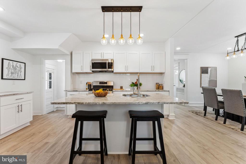 2418 ROSEWOOD LANE