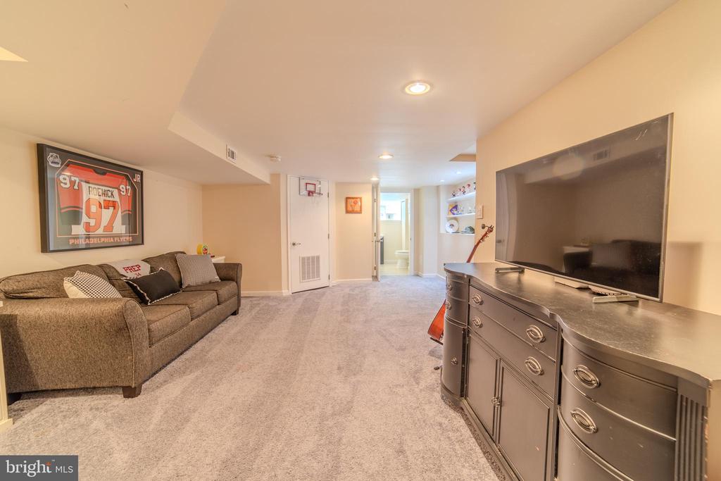 1465 LAWRENCE ROAD