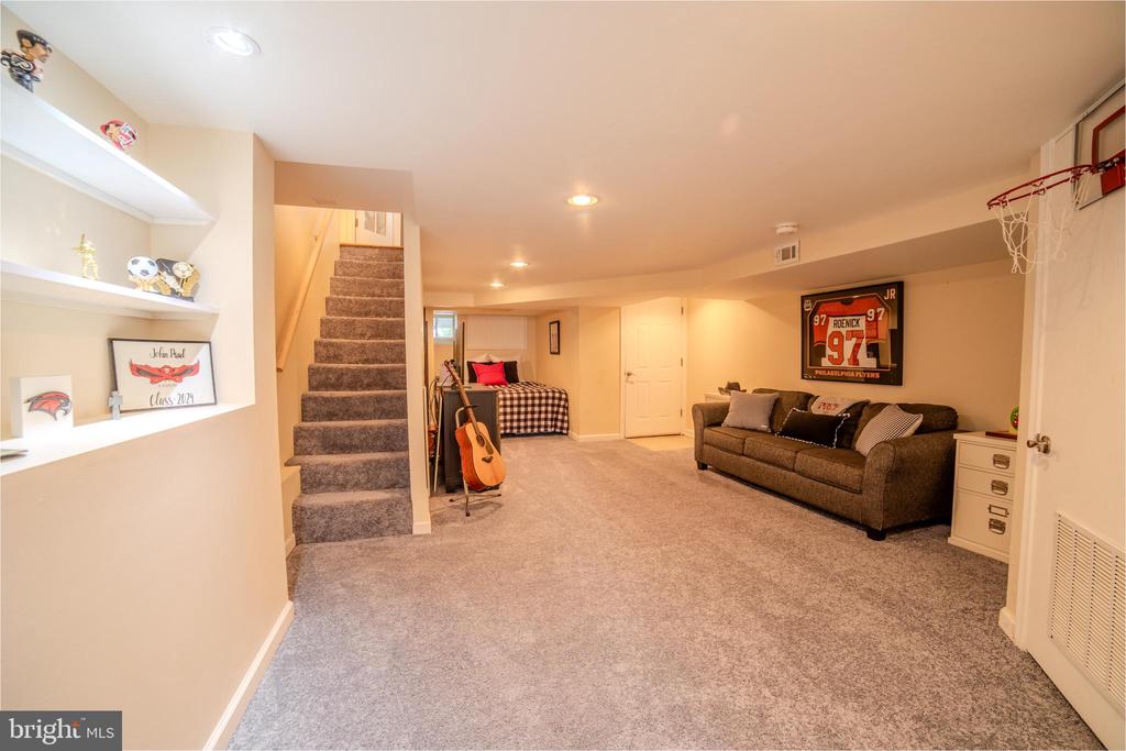 1465 LAWRENCE ROAD