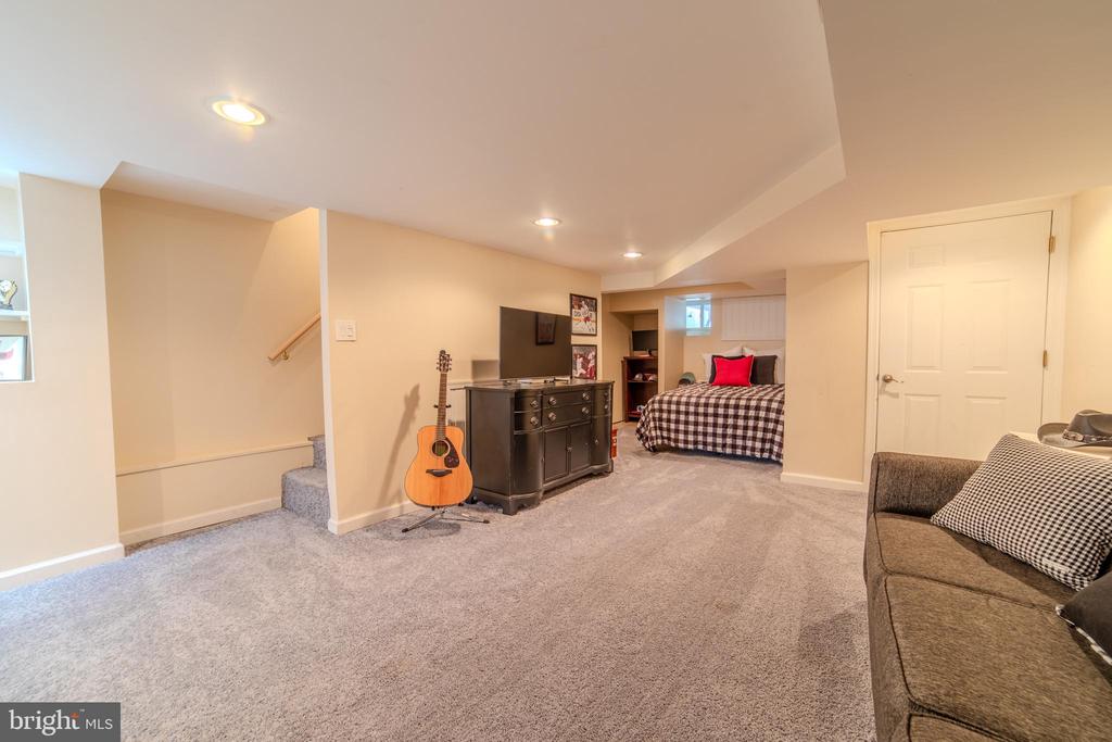 1465 LAWRENCE ROAD