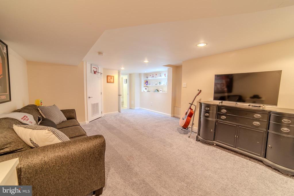 1465 LAWRENCE ROAD