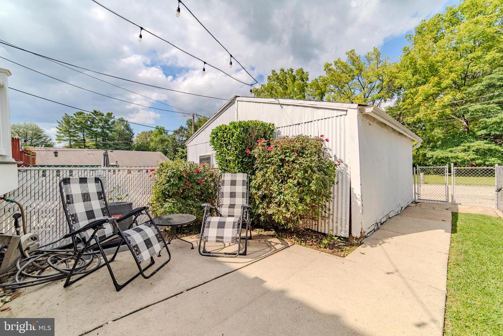 1465 LAWRENCE ROAD