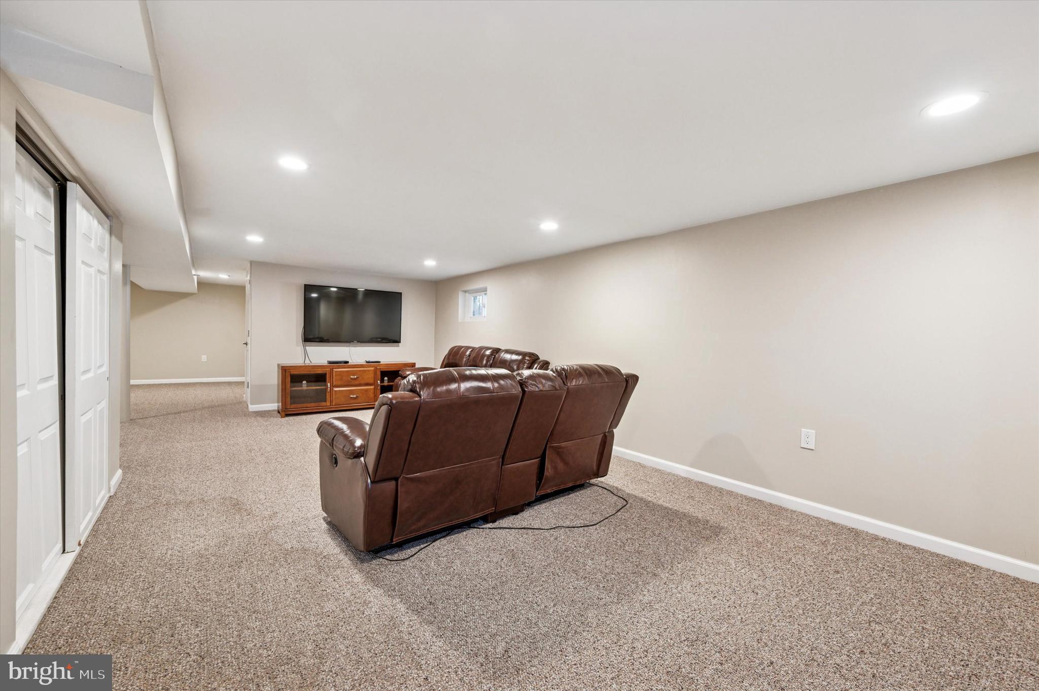 945 SPRINGHAVEN ROAD